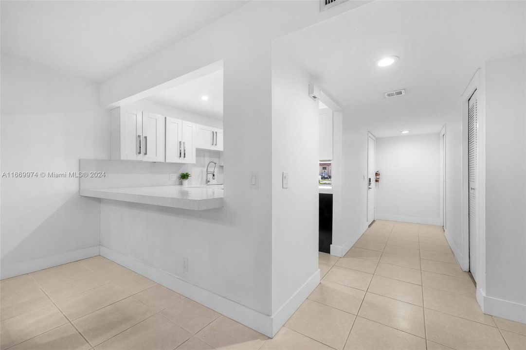 For Sale: $356,800 (2 beds, 2 baths, 1256 Square Feet)