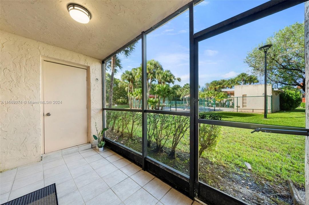 For Sale: $356,800 (2 beds, 2 baths, 1256 Square Feet)