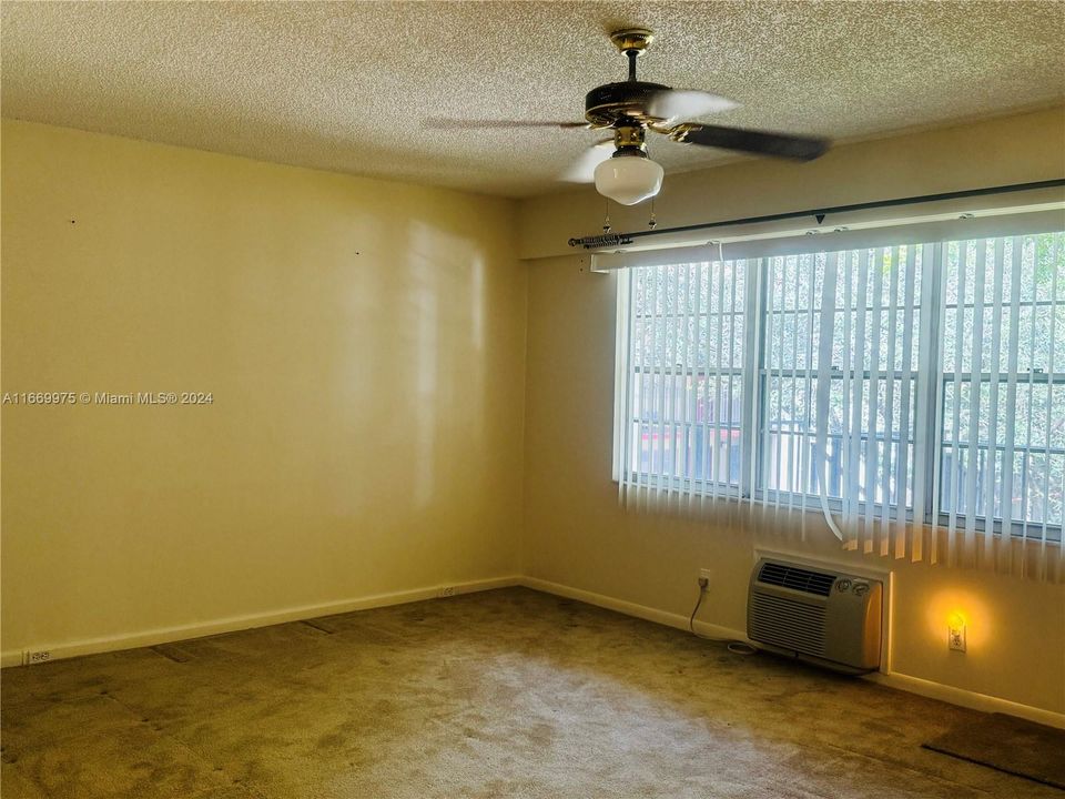 For Rent: $1,645 (1 beds, 1 baths, 811 Square Feet)