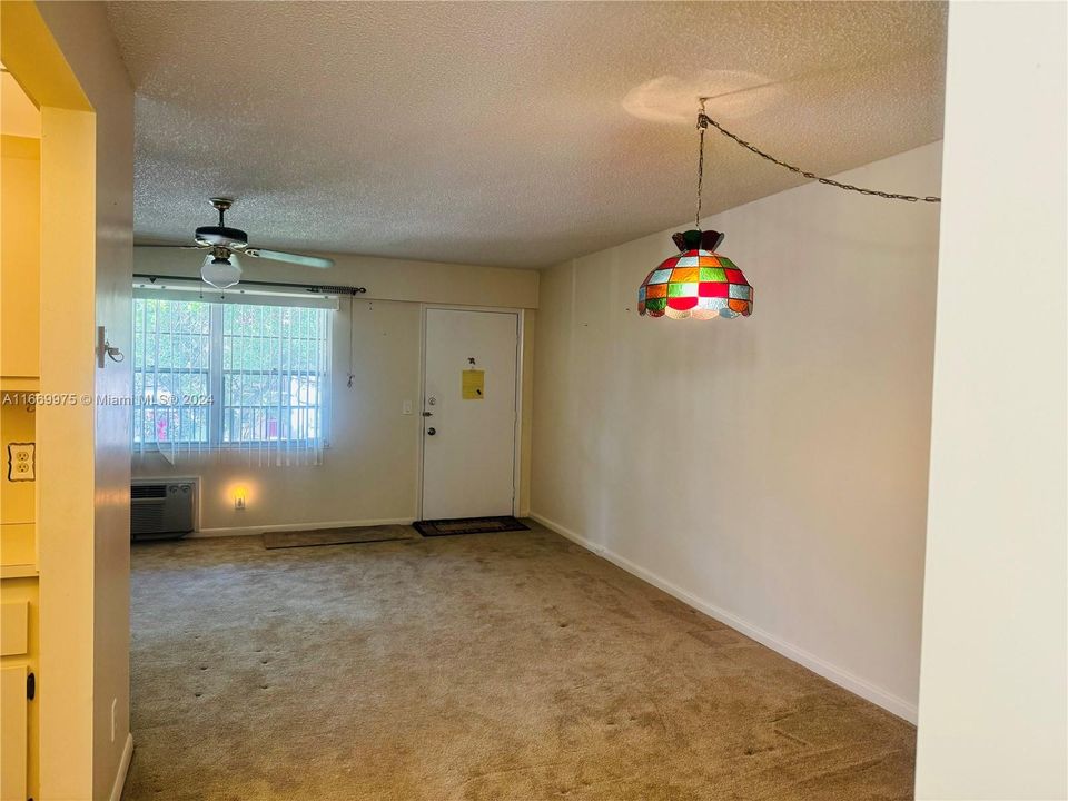 For Rent: $1,645 (1 beds, 1 baths, 811 Square Feet)