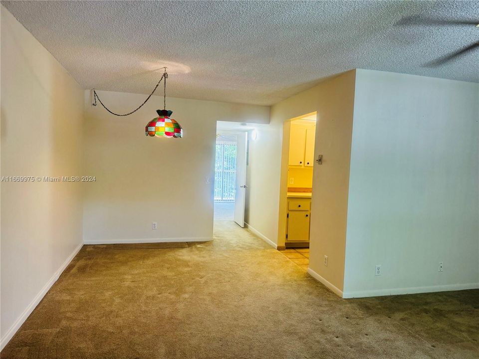 For Rent: $1,645 (1 beds, 1 baths, 811 Square Feet)