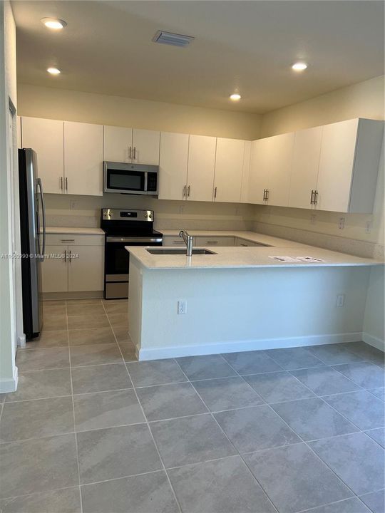 For Rent: $3,000 (3 beds, 2 baths, 1668 Square Feet)