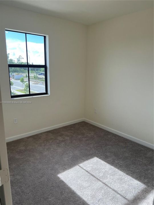 For Rent: $3,000 (3 beds, 2 baths, 1668 Square Feet)