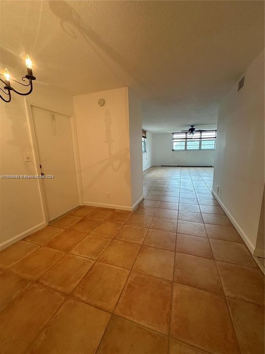 For Sale: $299,000 (2 beds, 2 baths, 1332 Square Feet)