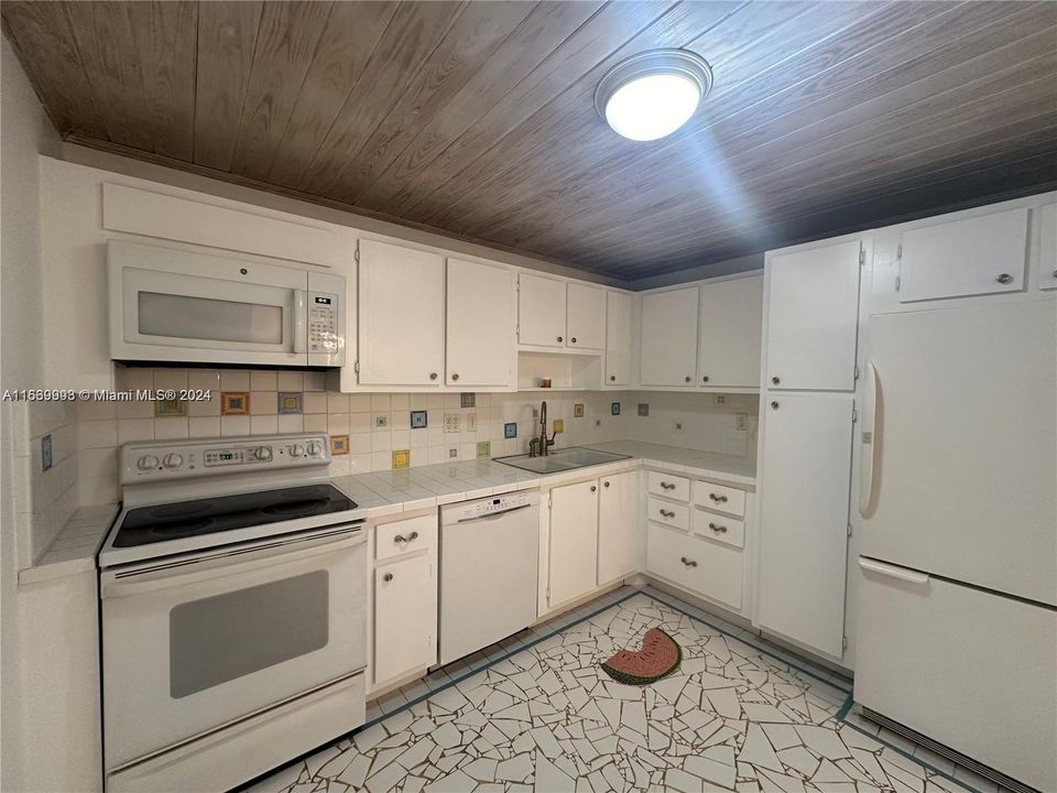 En Venta: $299,000 (2 camas, 2 baños, 1332 Pies cuadrados)