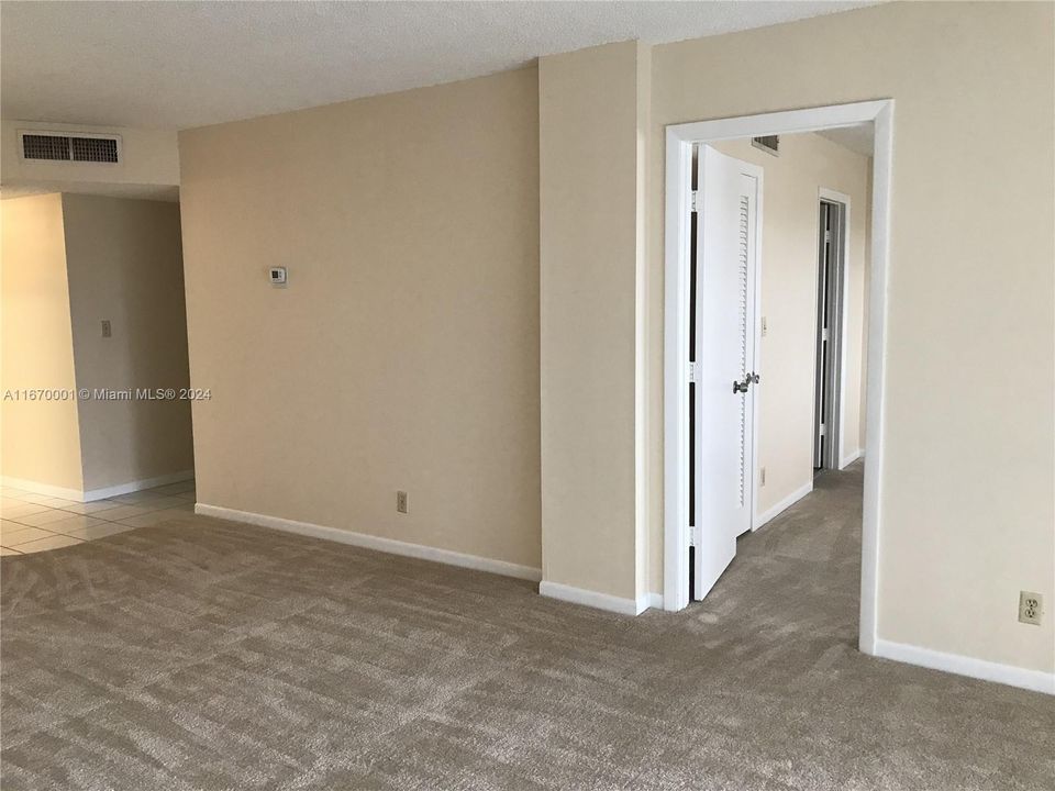 For Rent: $1,600 (1 beds, 1 baths, 1000 Square Feet)