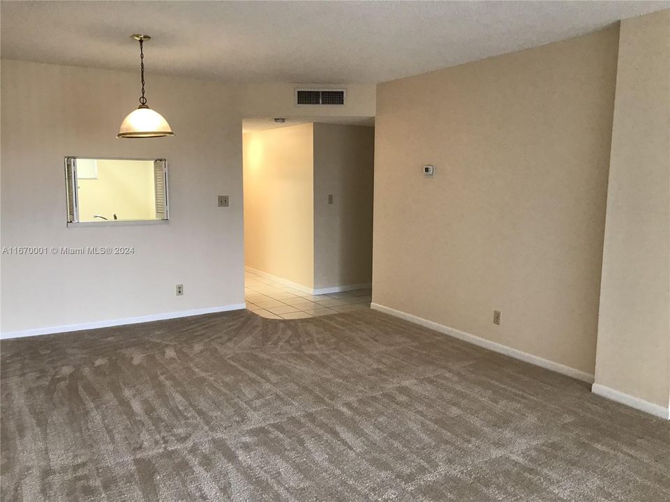 For Rent: $1,600 (1 beds, 1 baths, 1000 Square Feet)