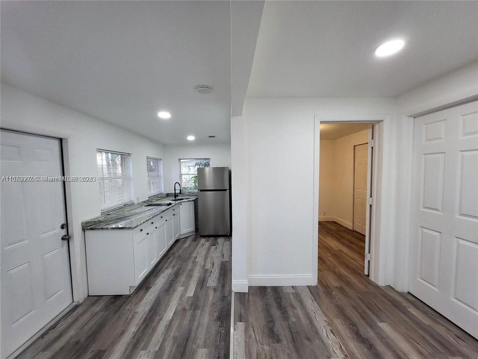 For Rent: $1,700 (1 beds, 1 baths, 1040 Square Feet)