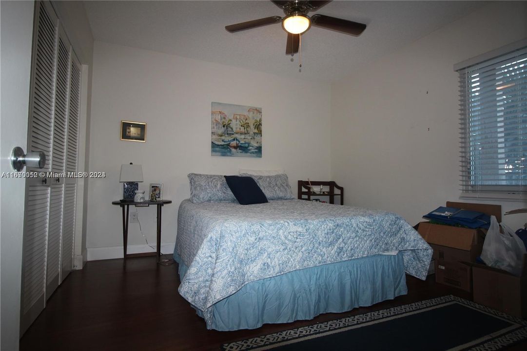 For Sale: $249,900 (2 beds, 1 baths, 1032 Square Feet)