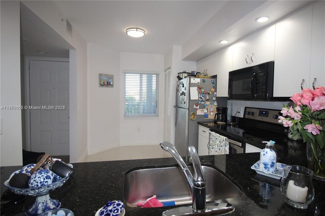 For Sale: $249,900 (2 beds, 1 baths, 1032 Square Feet)