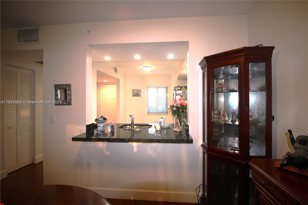 For Sale: $249,900 (2 beds, 1 baths, 1032 Square Feet)