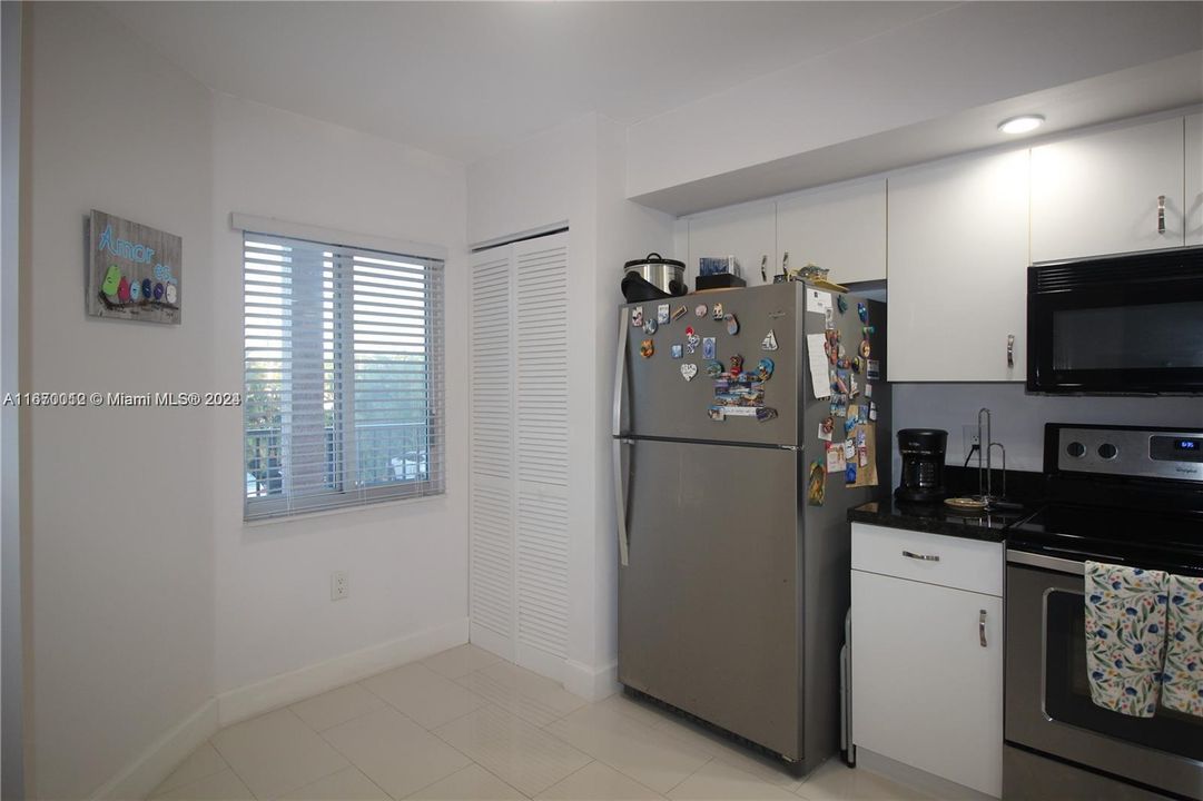 For Sale: $249,900 (2 beds, 1 baths, 1032 Square Feet)