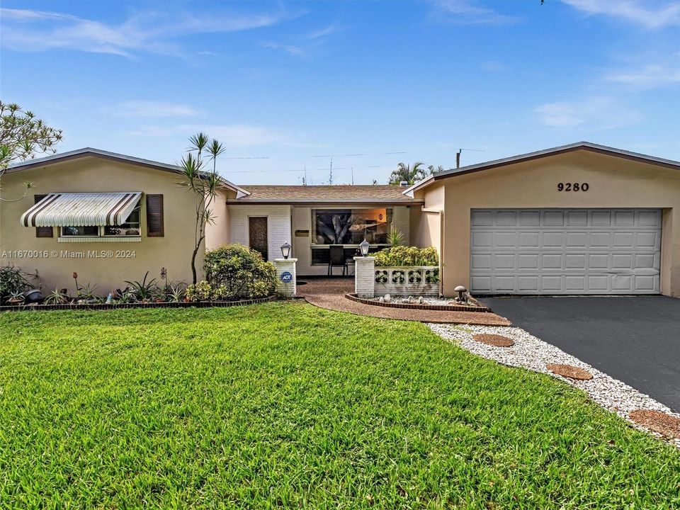 For Sale: $620,000 (3 beds, 2 baths, 2120 Square Feet)