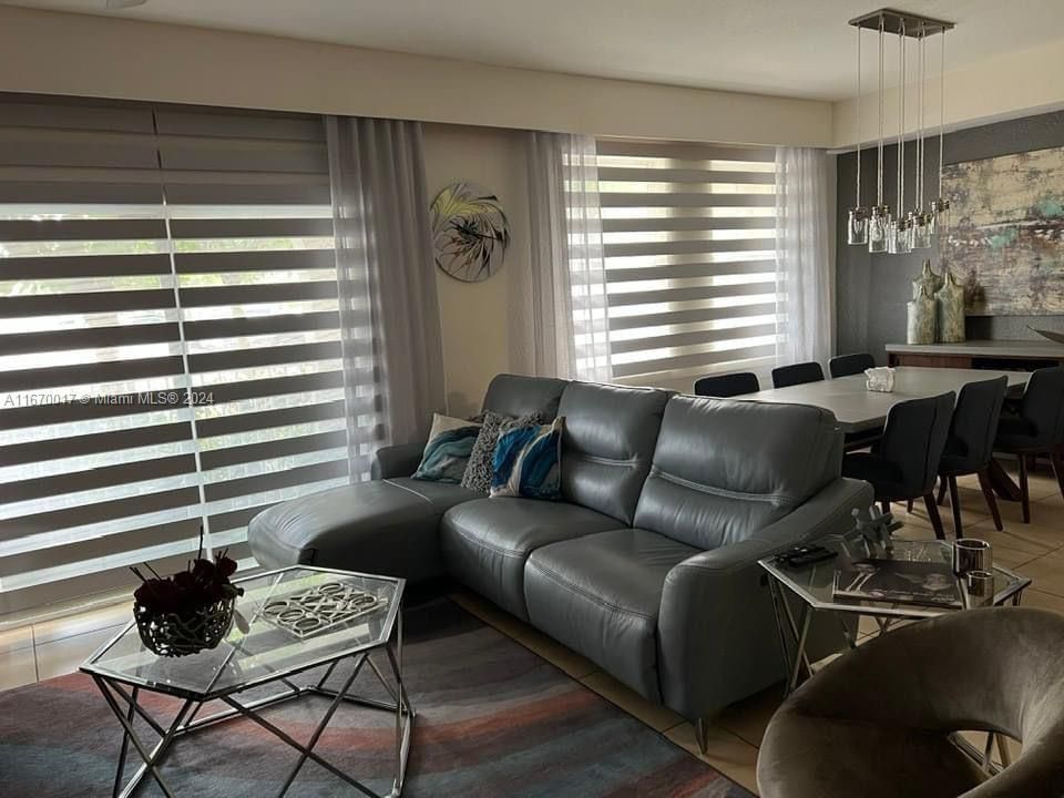 En Venta: $445,000 (3 camas, 2 baños, 1207 Pies cuadrados)