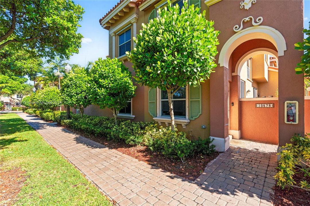 For Sale: $399,000 (3 beds, 2 baths, 1396 Square Feet)