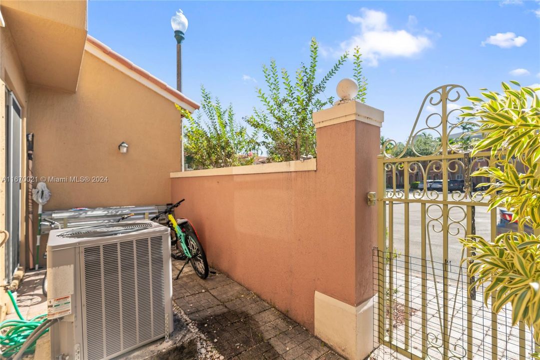 For Sale: $399,000 (3 beds, 2 baths, 1396 Square Feet)