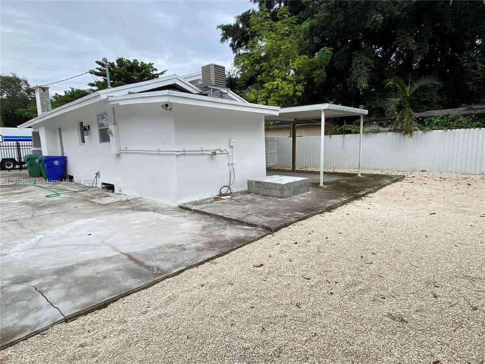 For Sale: $570,000 (3 beds, 2 baths, 1020 Square Feet)