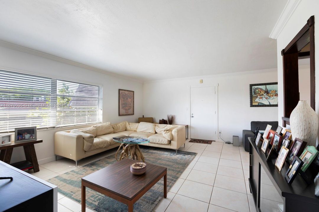 For Sale: $595,000 (2 beds, 2 baths, 1060 Square Feet)