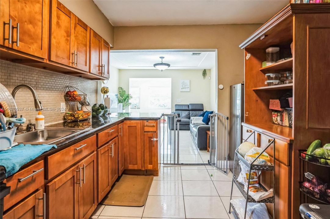 For Sale: $415,000 (4 beds, 2 baths, 1200 Square Feet)