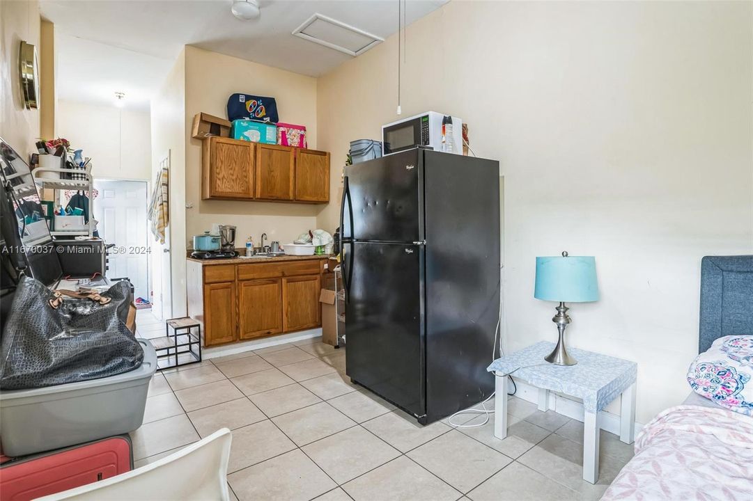 For Sale: $415,000 (4 beds, 2 baths, 1200 Square Feet)