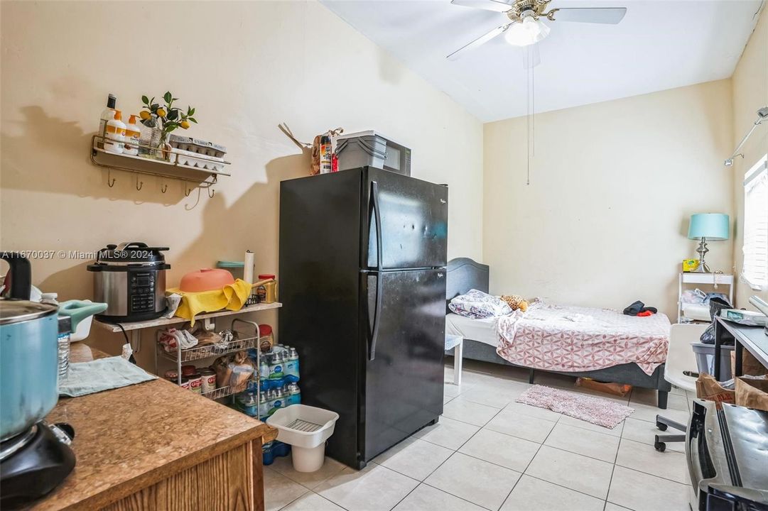 For Sale: $415,000 (4 beds, 2 baths, 1200 Square Feet)