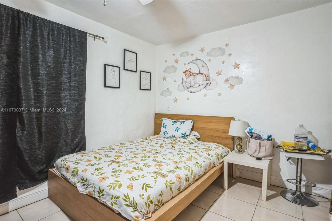 En Venta: $415,000 (4 camas, 2 baños, 1200 Pies cuadrados)