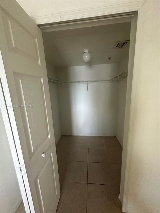 For Rent: $2,300 (2 beds, 2 baths, 900 Square Feet)