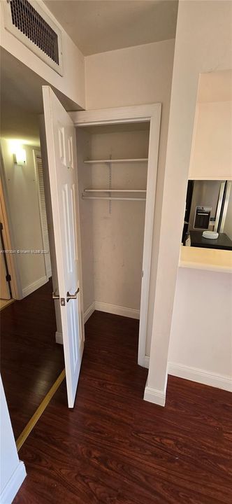 For Rent: $2,400 (2 beds, 2 baths, 1093 Square Feet)