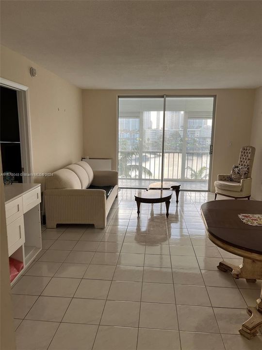 Recently Rented: $1,675 (1 beds, 1 baths, 777 Square Feet)