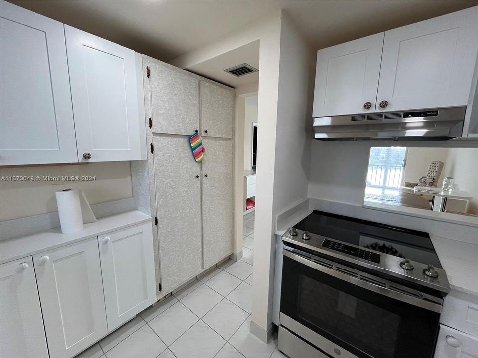 Recently Rented: $1,675 (1 beds, 1 baths, 777 Square Feet)