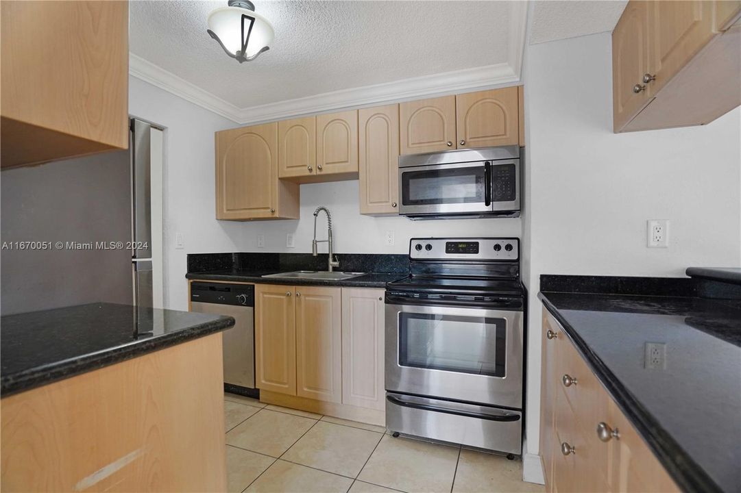 For Sale: $299,000 (2 beds, 2 baths, 1050 Square Feet)