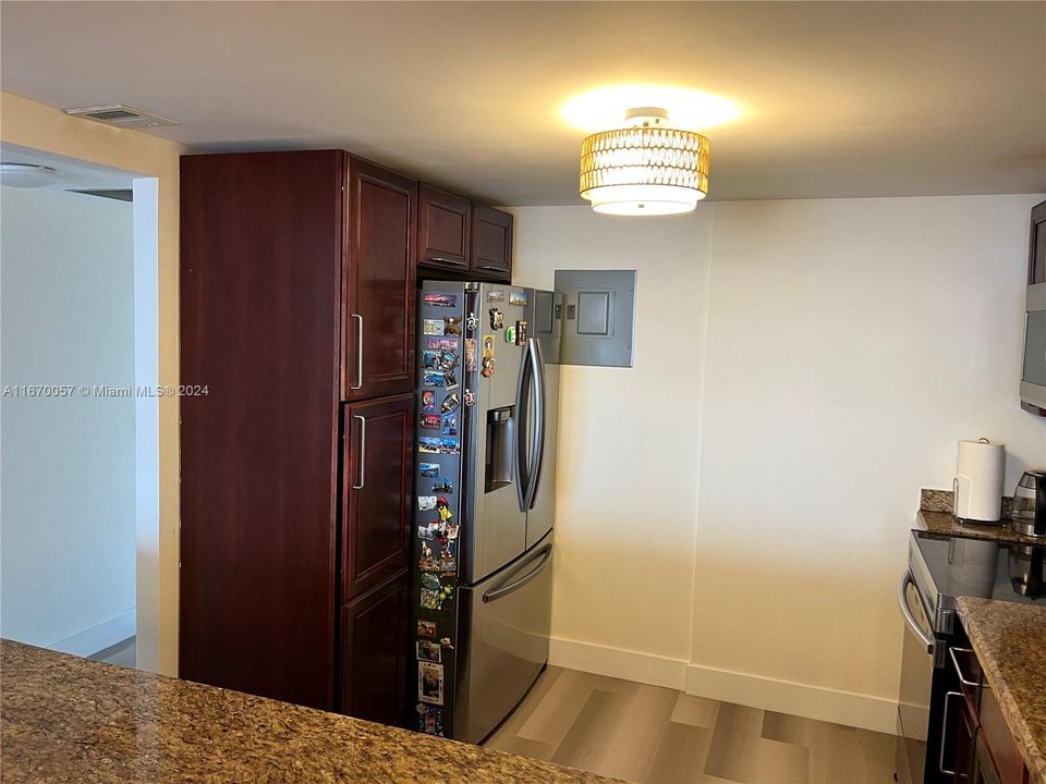 For Sale: $255,000 (2 beds, 2 baths, 1150 Square Feet)