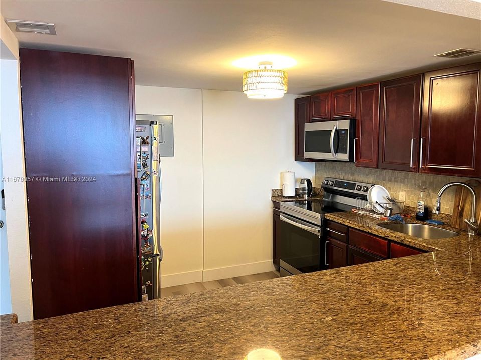 For Sale: $255,000 (2 beds, 2 baths, 1150 Square Feet)