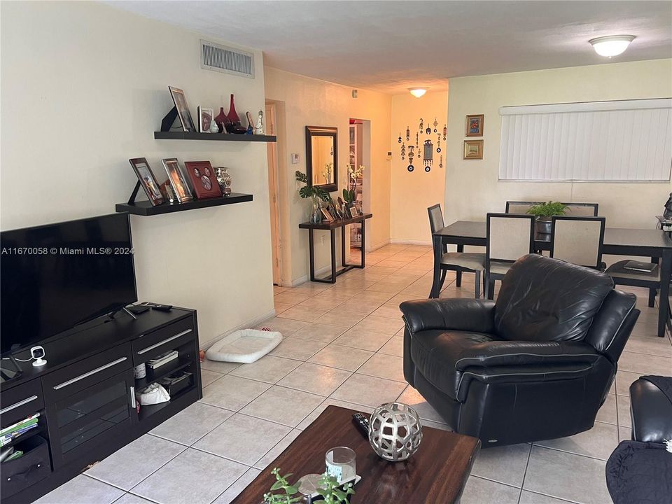 For Sale: $355,000 (2 beds, 2 baths, 1080 Square Feet)