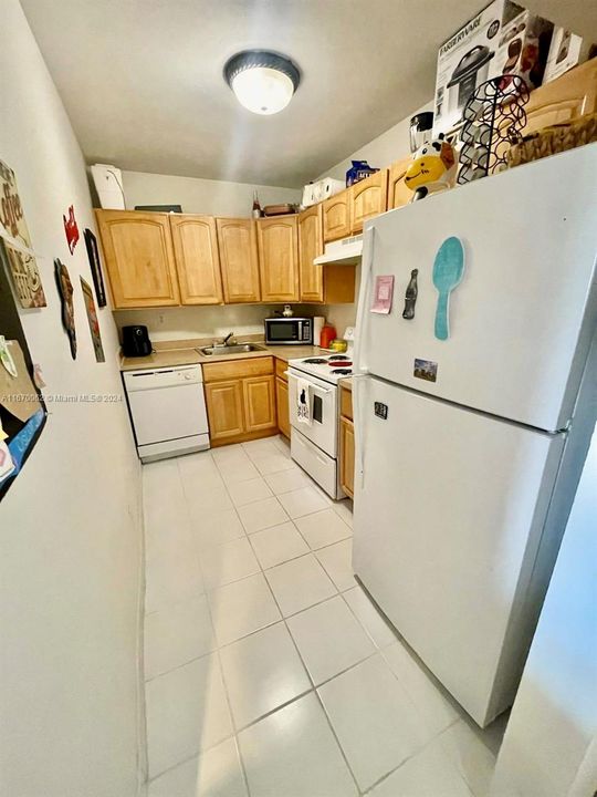 For Sale: $205,000 (1 beds, 1 baths, 665 Square Feet)