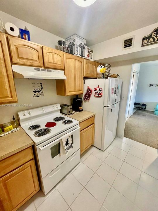 For Sale: $205,000 (1 beds, 1 baths, 665 Square Feet)