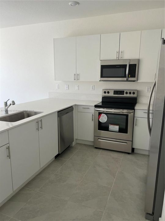 For Rent: $2,600 (3 beds, 2 baths, 1393 Square Feet)