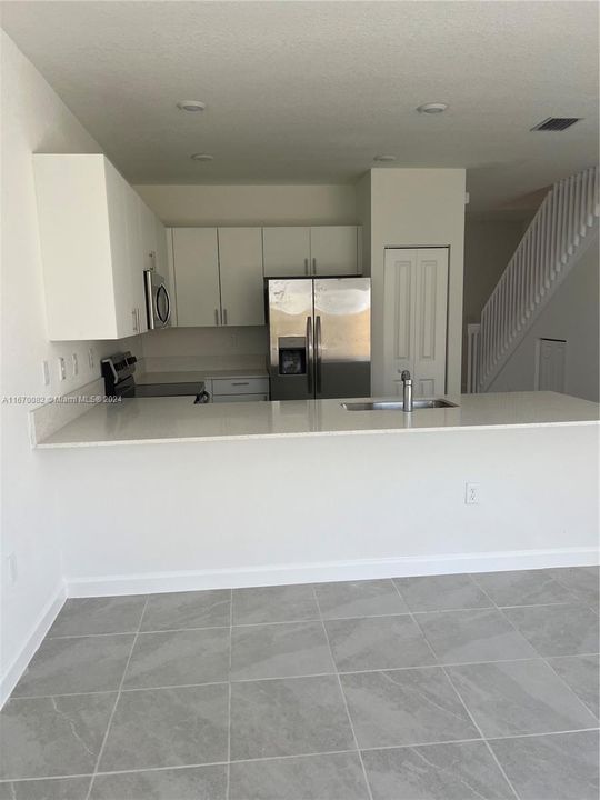 For Rent: $2,600 (3 beds, 2 baths, 1393 Square Feet)