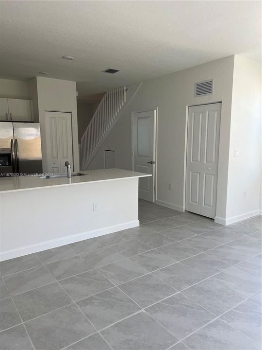 For Rent: $2,600 (3 beds, 2 baths, 1393 Square Feet)