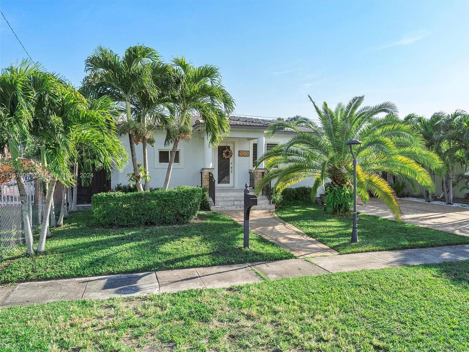 For Sale: $650,000 (4 beds, 3 baths, 1640 Square Feet)