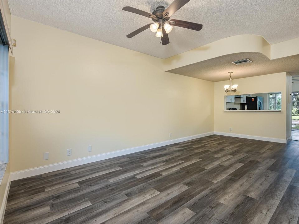 For Sale: $399,000 (2 beds, 1 baths, 1110 Square Feet)