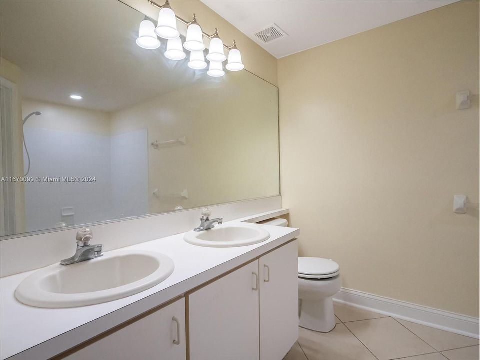 For Sale: $399,000 (2 beds, 1 baths, 1110 Square Feet)