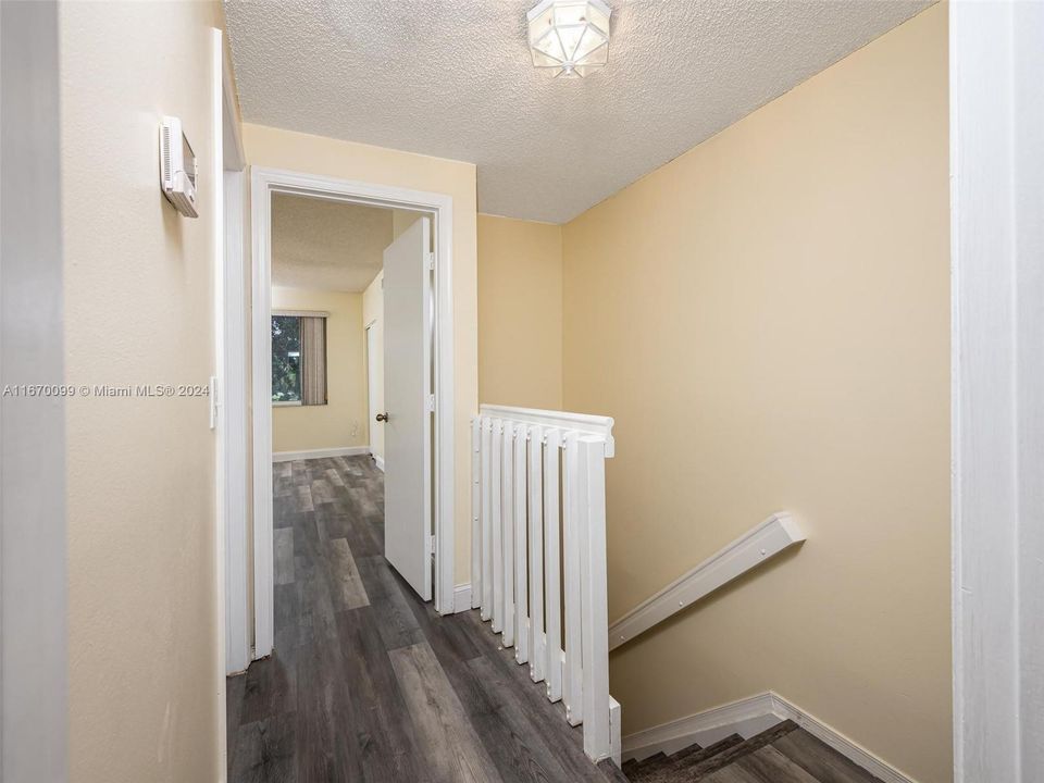 For Sale: $399,000 (2 beds, 1 baths, 1110 Square Feet)