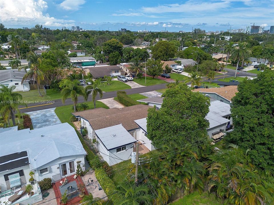 For Sale: $700,000 (3 beds, 2 baths, 1059 Square Feet)