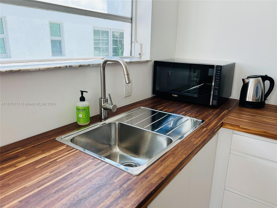 For Rent: $2,800 (1 beds, 1 baths, 640 Square Feet)