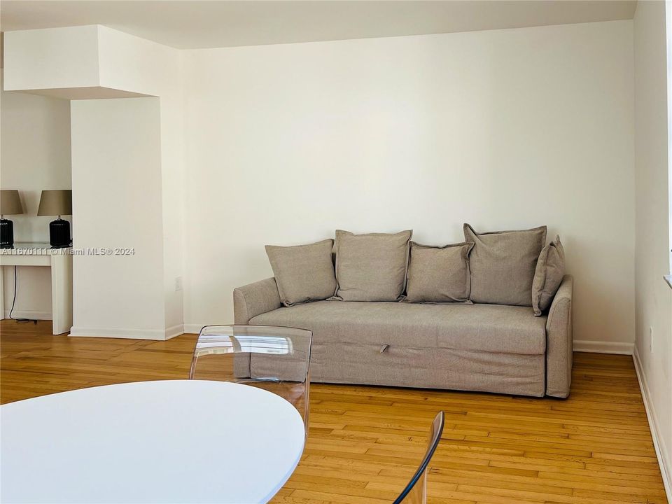 For Rent: $2,800 (1 beds, 1 baths, 640 Square Feet)