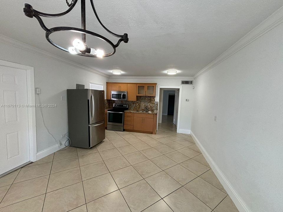 For Rent: $1,950 (1 beds, 1 baths, 550 Square Feet)