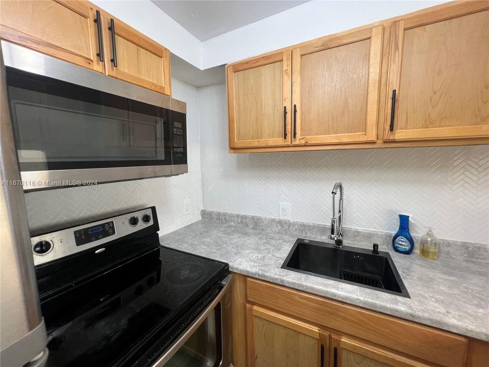 For Sale: $135,000 (1 beds, 1 baths, 850 Square Feet)