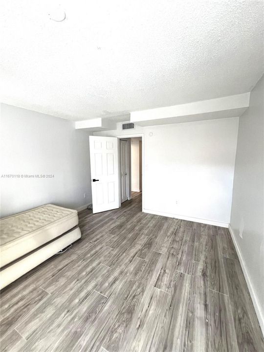 For Sale: $135,000 (1 beds, 1 baths, 850 Square Feet)