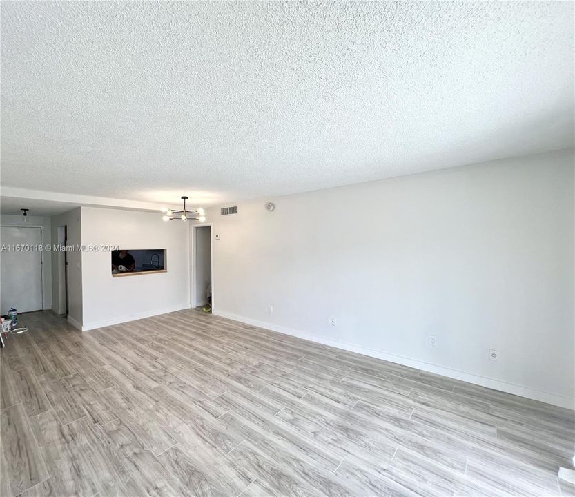 For Sale: $135,000 (1 beds, 1 baths, 850 Square Feet)